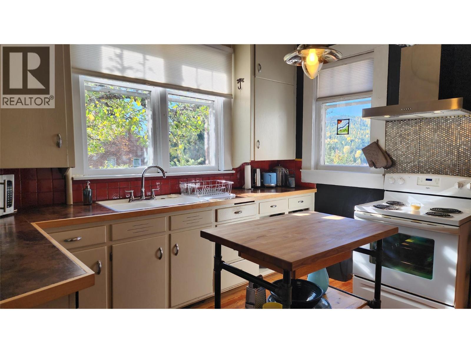 1930 Monte Christo Street, Rossland - Image 1