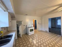 Laundry room - 39 5th Avenue Se, Dauphin, MB R7N2B6 Photo 8