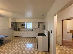 2pc Bathroom - 39 5th Avenue Se, Dauphin, MB R7N2B6 Photo 10