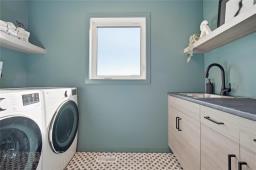 Laundry room - 14 Bryce Boulevard, Oak Bluff, MB R4G0E7 Photo 8