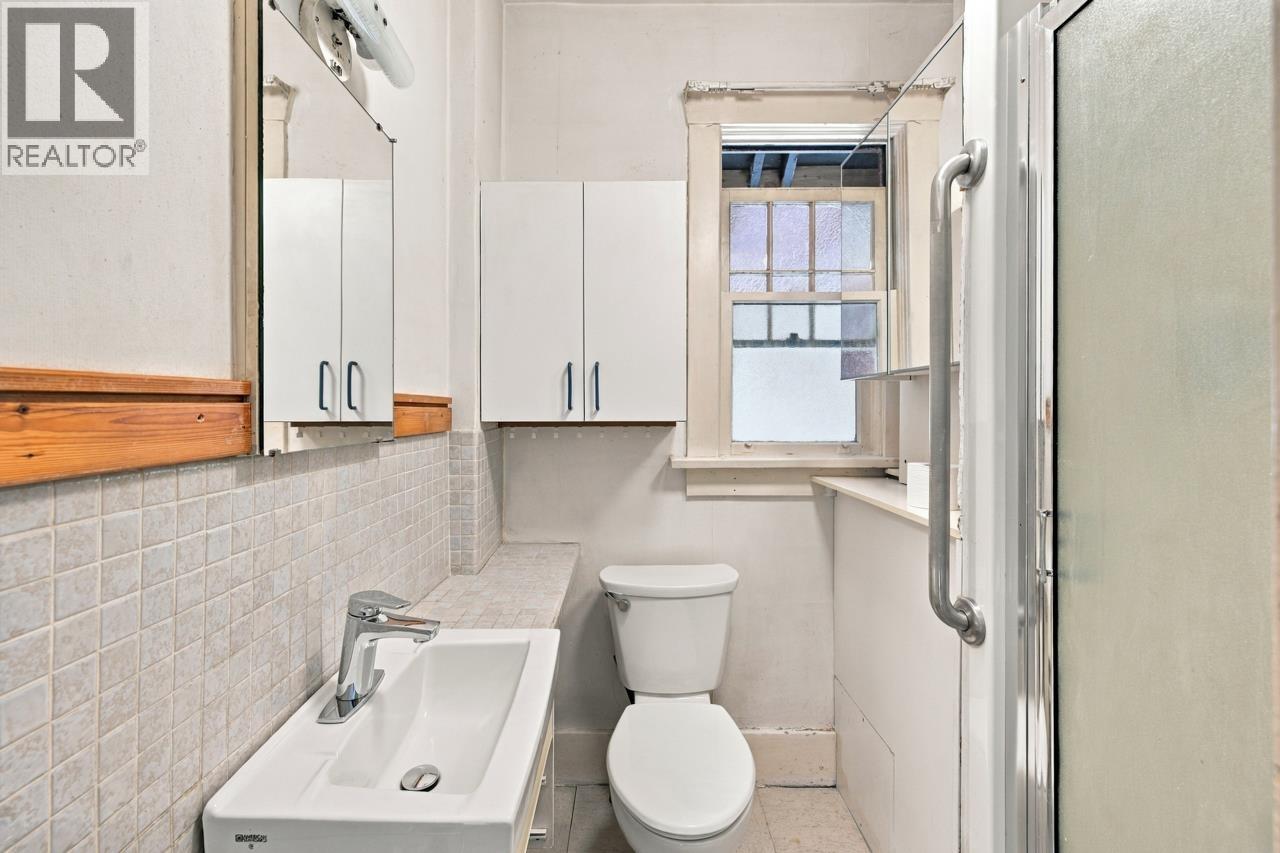 Photo of 840 W 22ND AVENUE 18