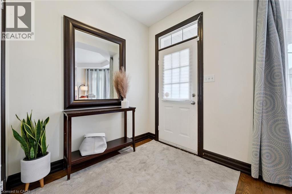 2254 NORFOLK Drive, Oakville — photo 2