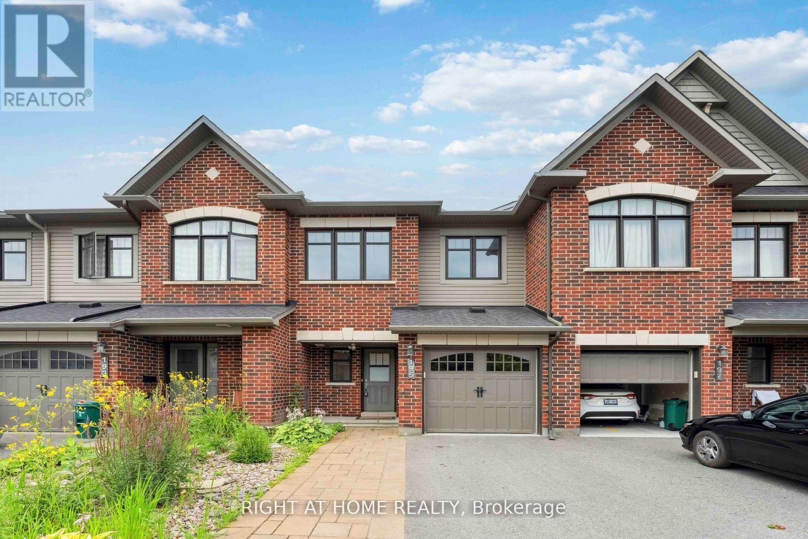195 MANCINI WAY, Ottawa