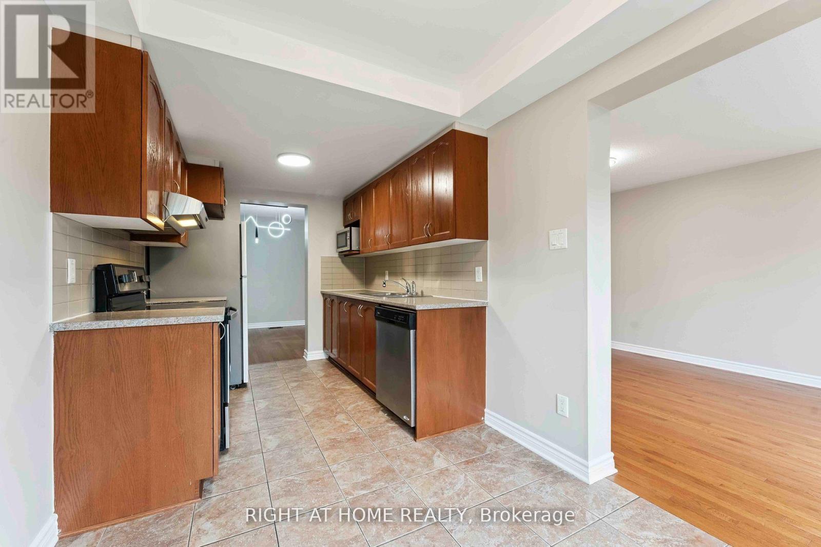 195 MANCINI WAY, Ottawa — photo 11