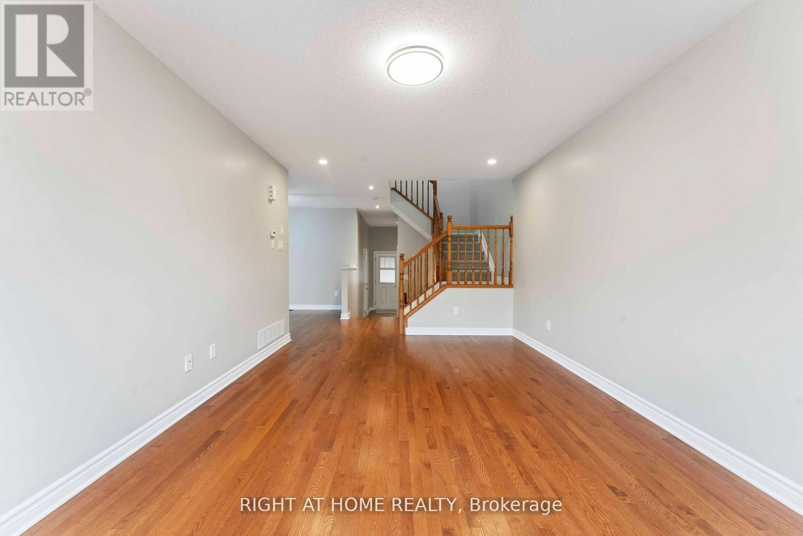 195 MANCINI WAY, Ottawa — photo 4