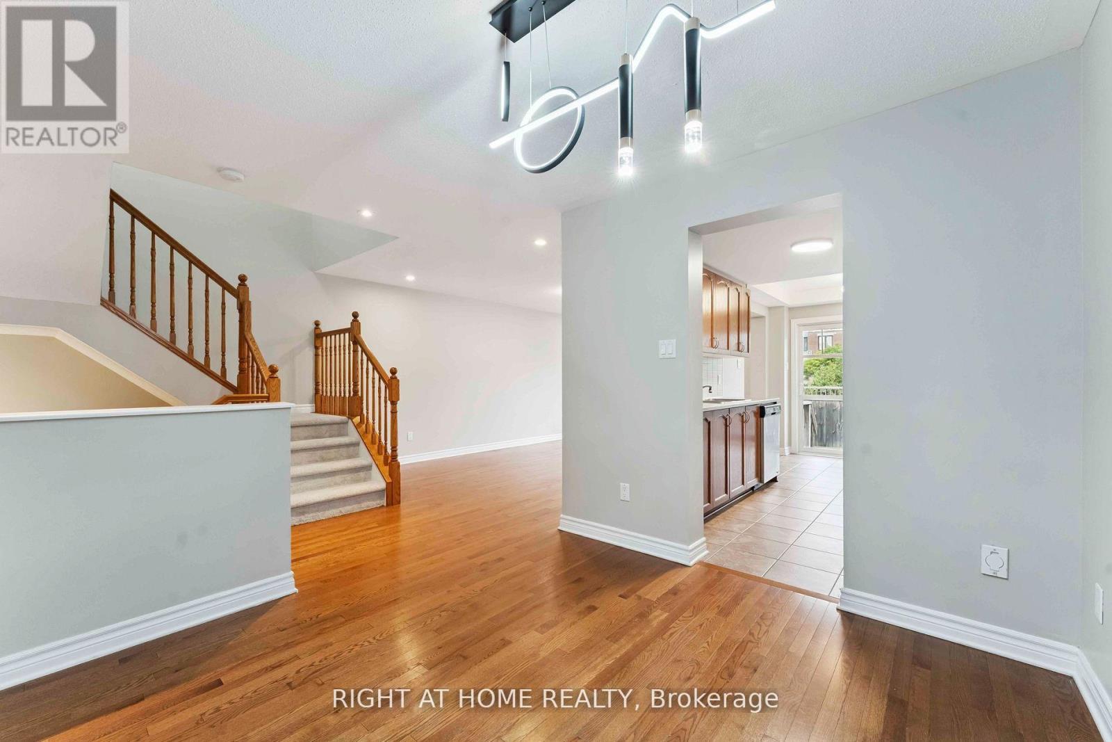 195 MANCINI WAY, Ottawa — photo 8