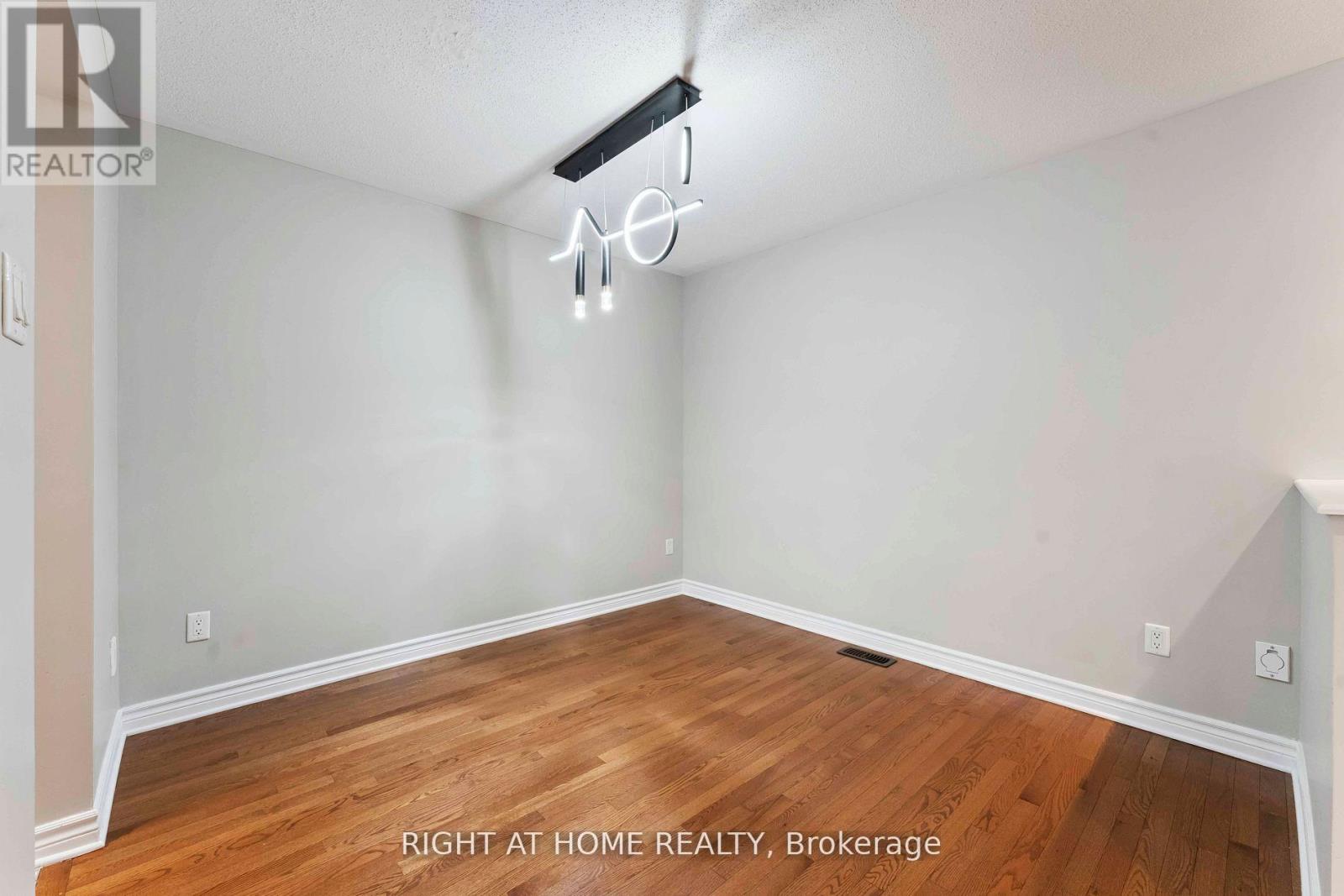 195 MANCINI WAY, Ottawa — photo 9