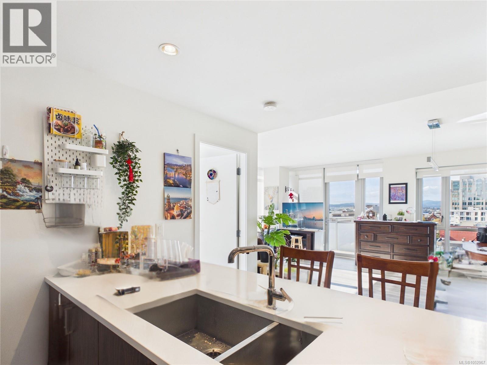 709 838 Broughton Street, Victoria