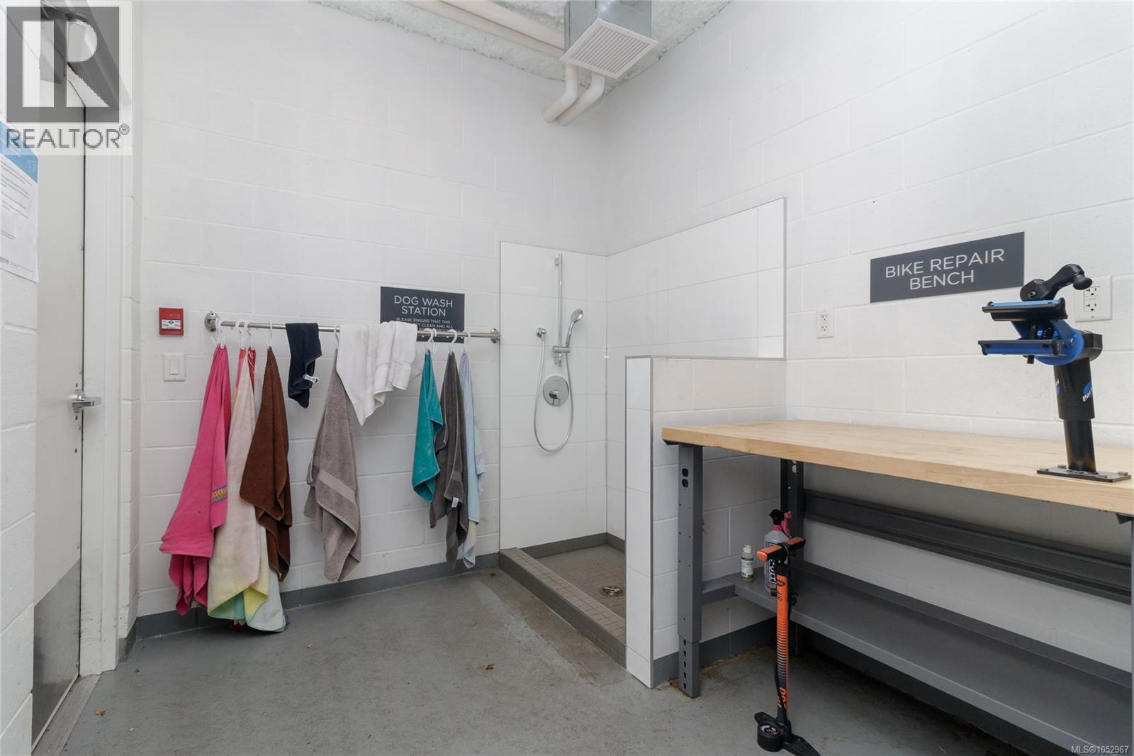 709 838 Broughton Street, Victoria
