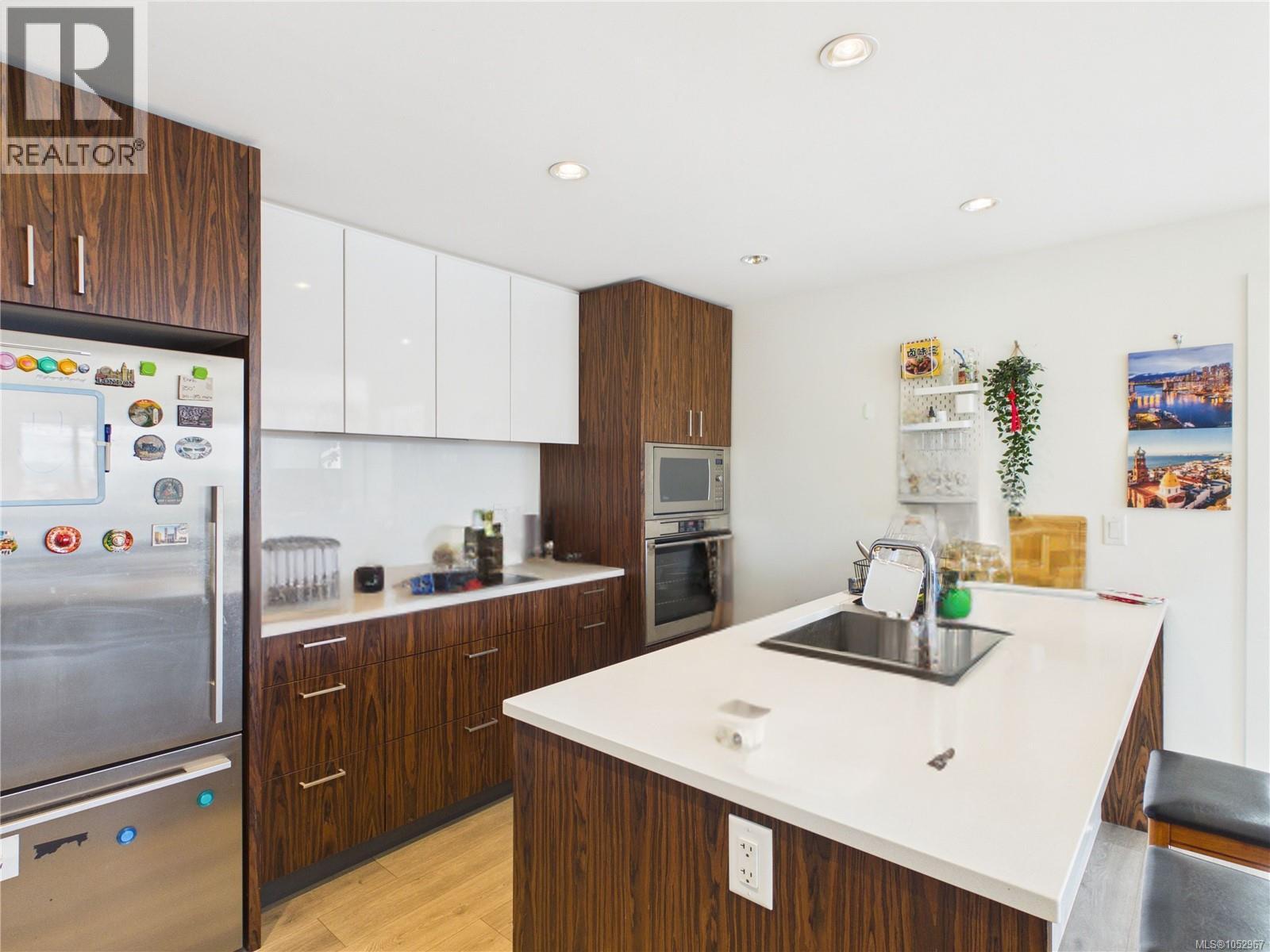 709 838 Broughton Street, Victoria