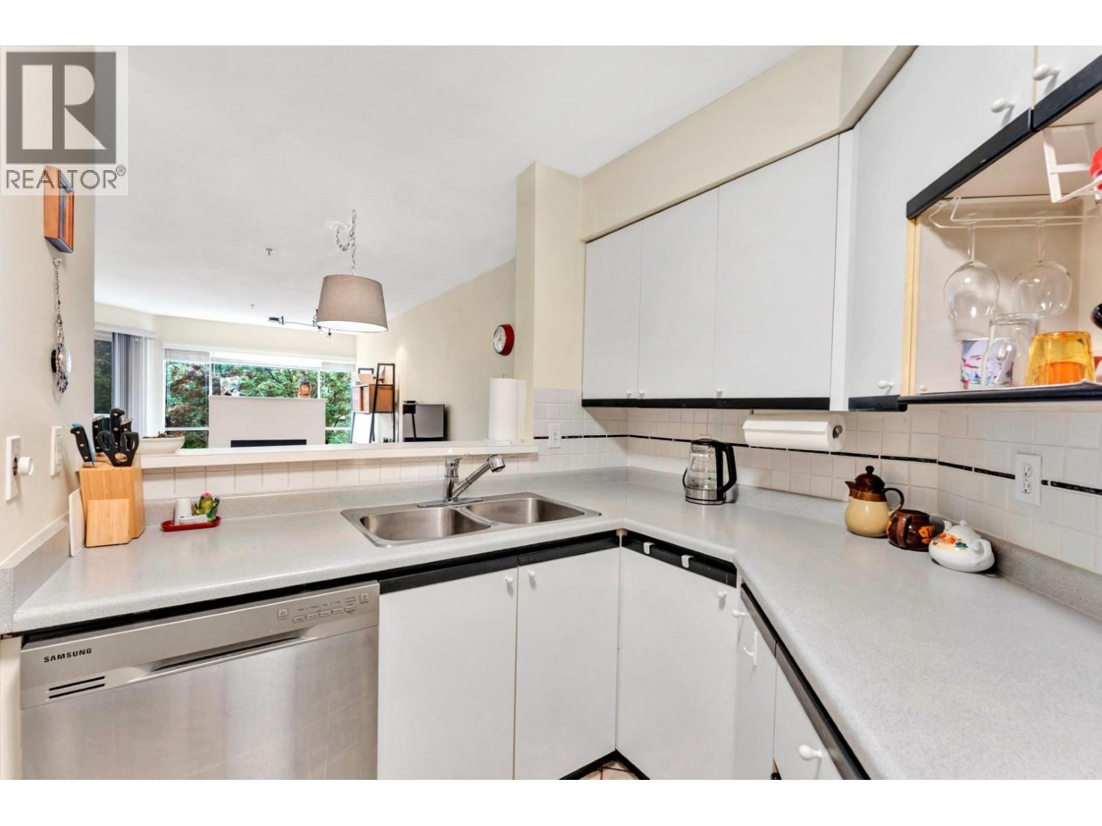 203 2401 HAWTHORNE AVENUE, Port Coquitlam - Image 1