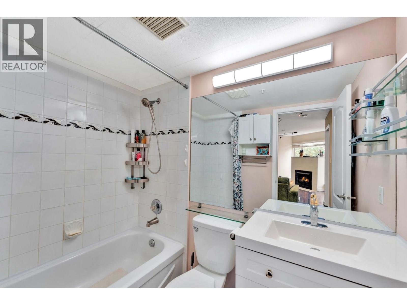 203 2401 HAWTHORNE AVENUE, Port Coquitlam - Image 1