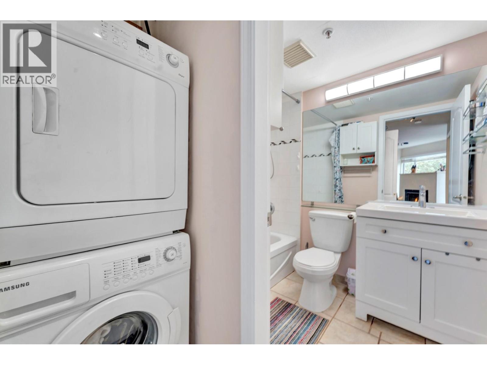 203 2401 HAWTHORNE AVENUE, Port Coquitlam - Image 1