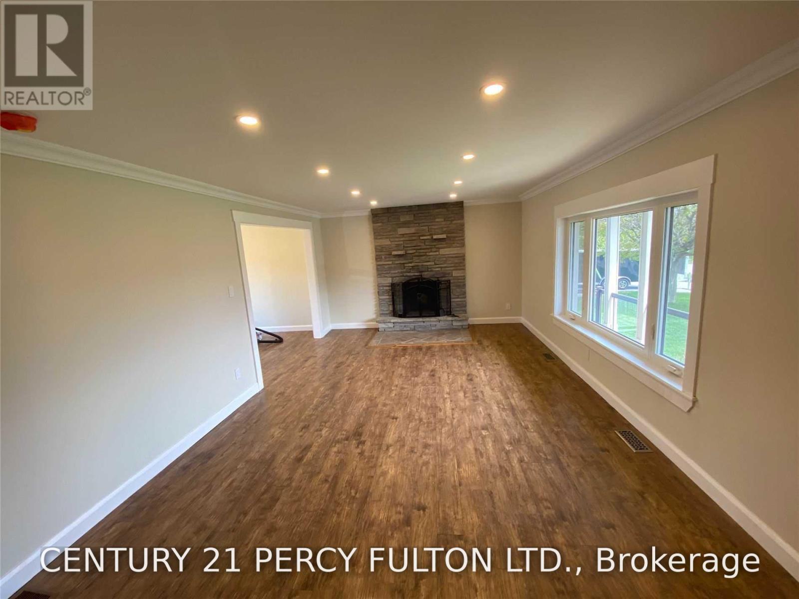 40 Macnaughton Drive, Innisfil photo 3