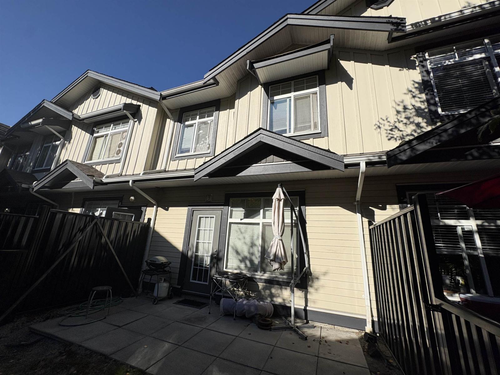 22 16588 FRASER Highway, Surrey