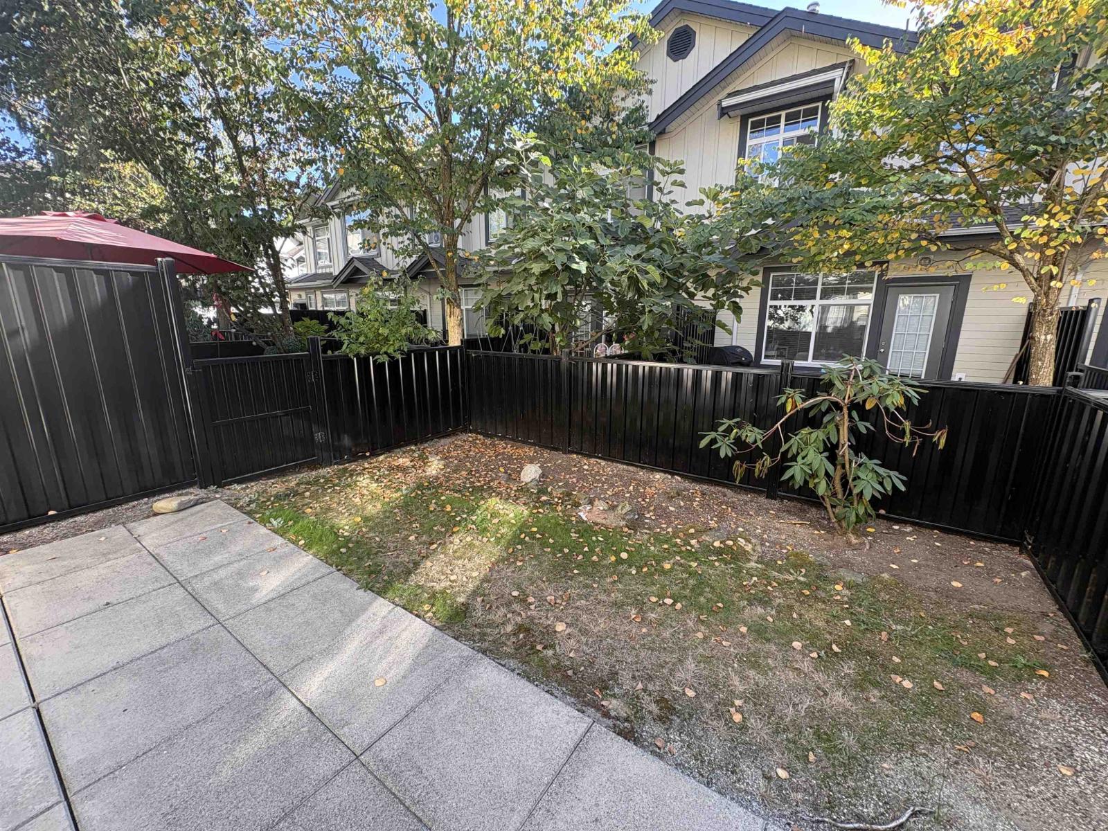 22 16588 FRASER Highway, Surrey