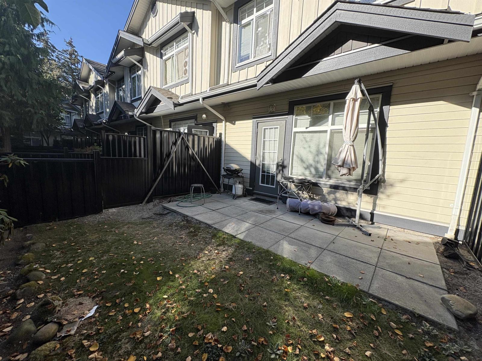 22 16588 FRASER Highway, Surrey