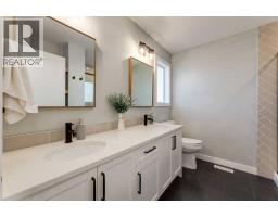 301 Sundown Road, Cochrane, AB T4C2T2 Photo 27