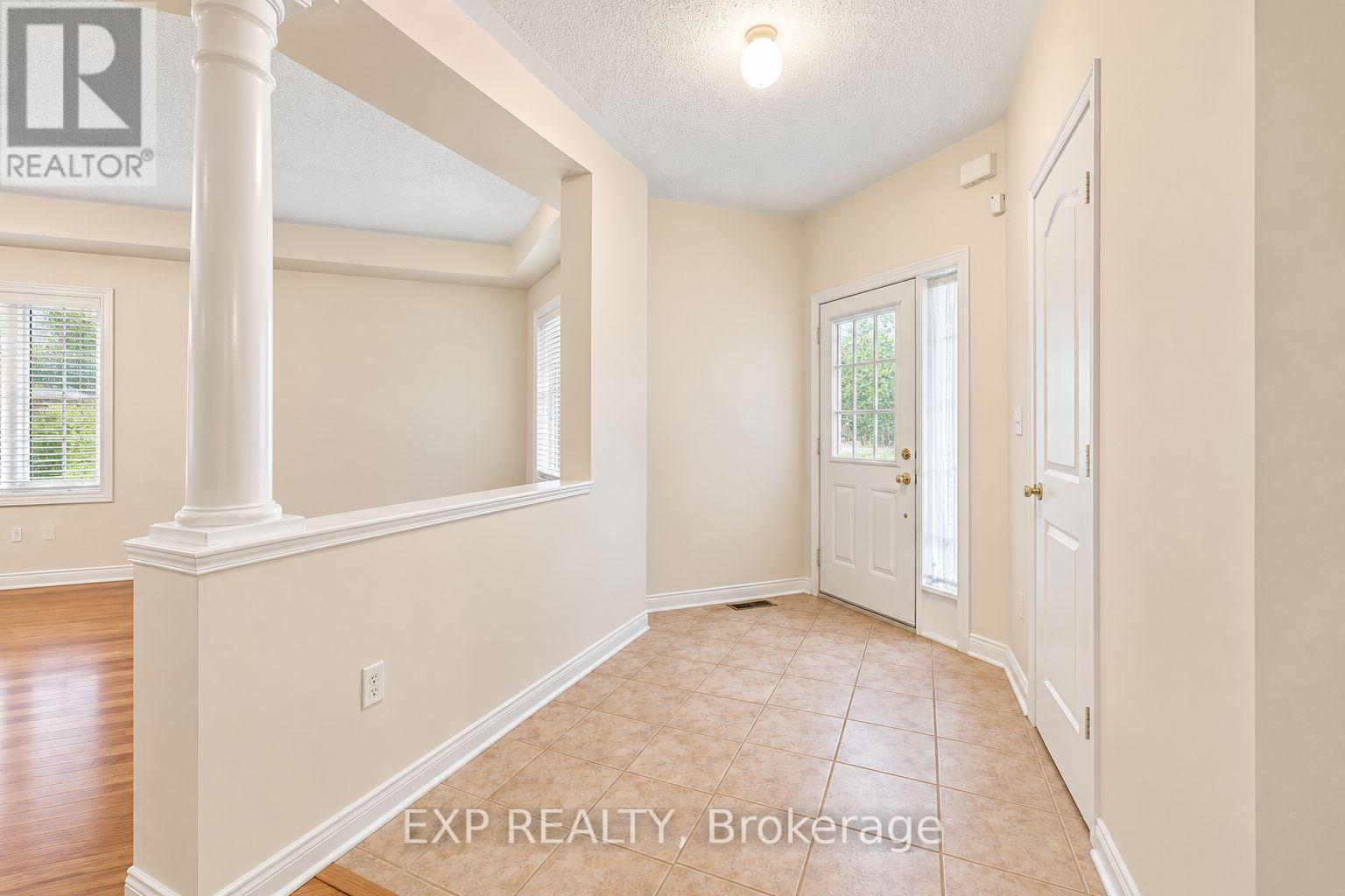 42 Kaitlin Drive, Richmond Hill, ON photo 8