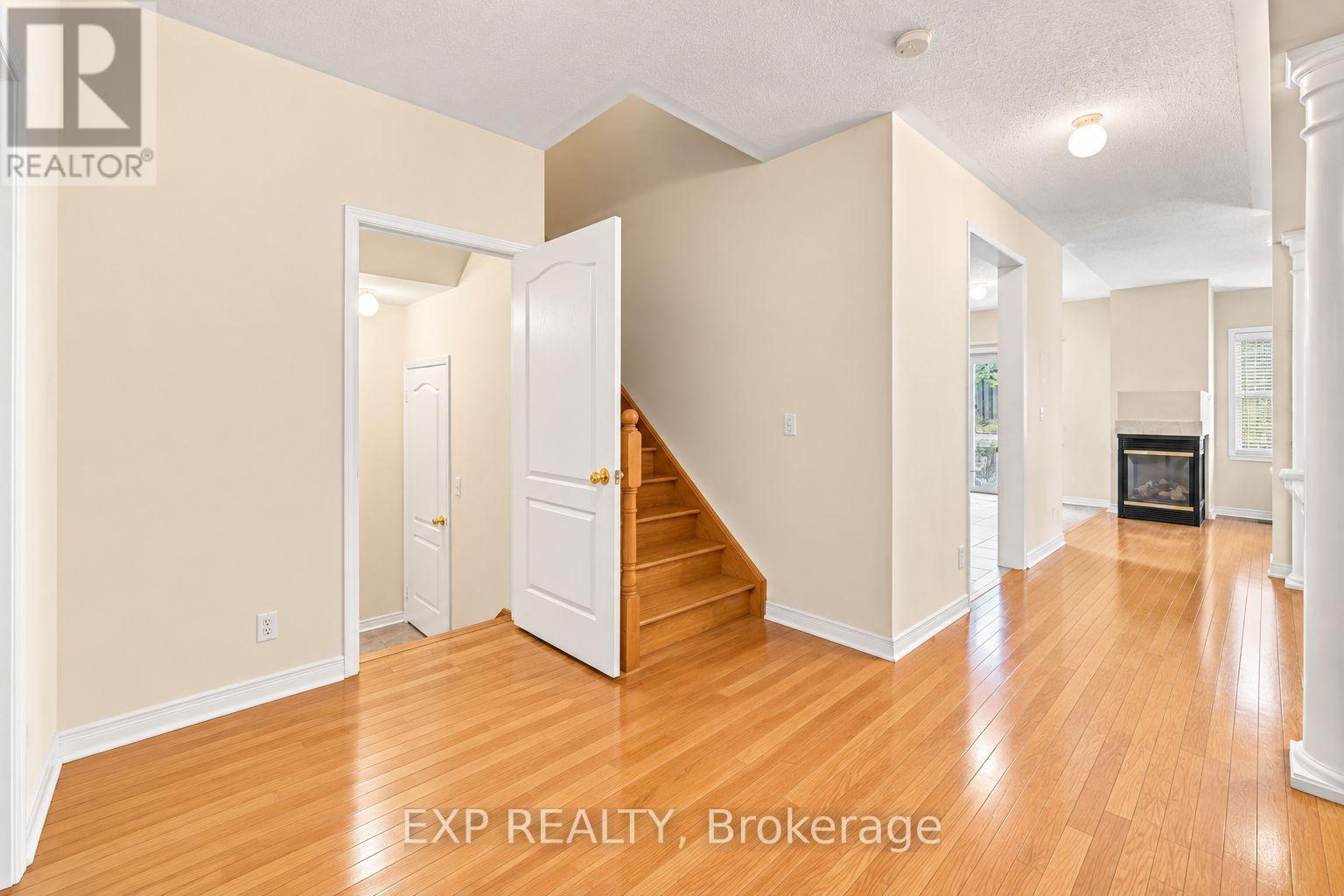 42 Kaitlin Drive, Richmond Hill, ON photo 9