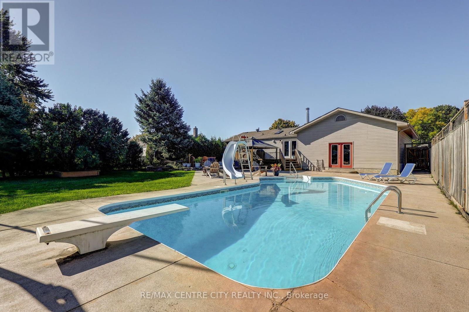 68 LOIS AVENUE, Central Elgin — photo 12