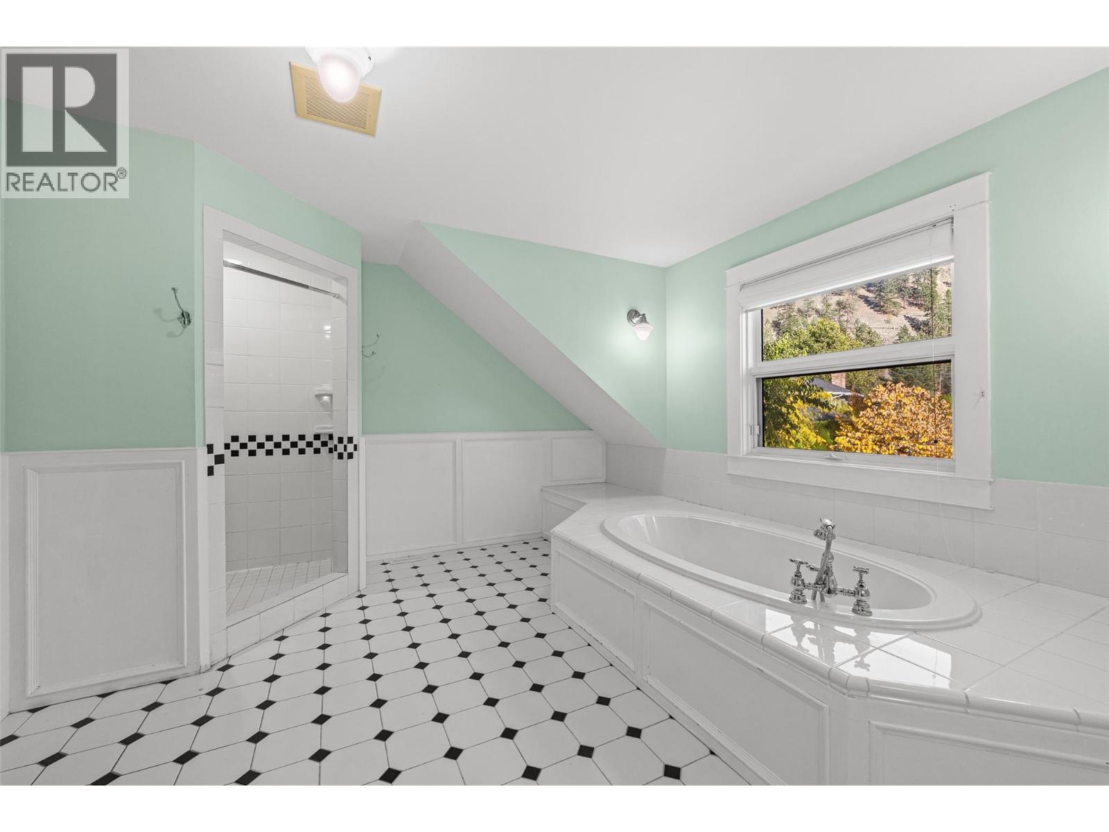 863 Coronado Crescent, Kelowna - Image 1