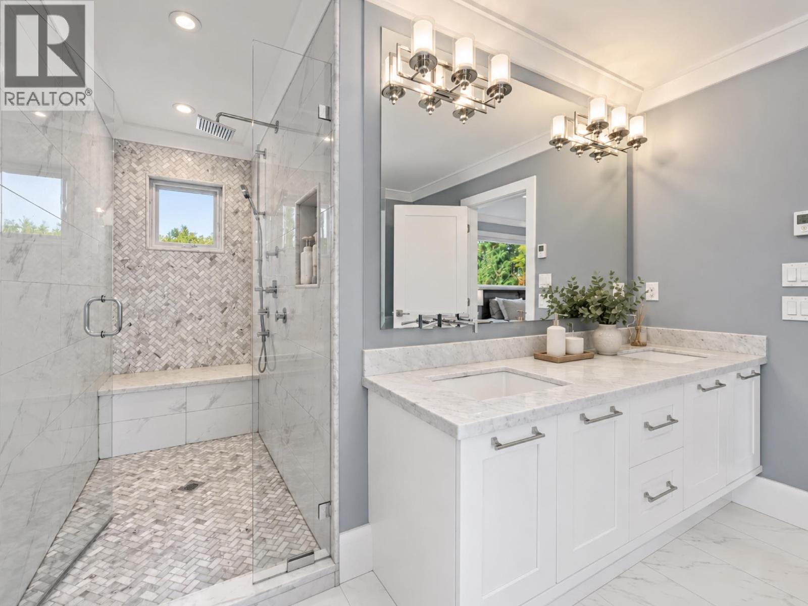 647 E OSBORNE ROAD, North Vancouver - Image 1