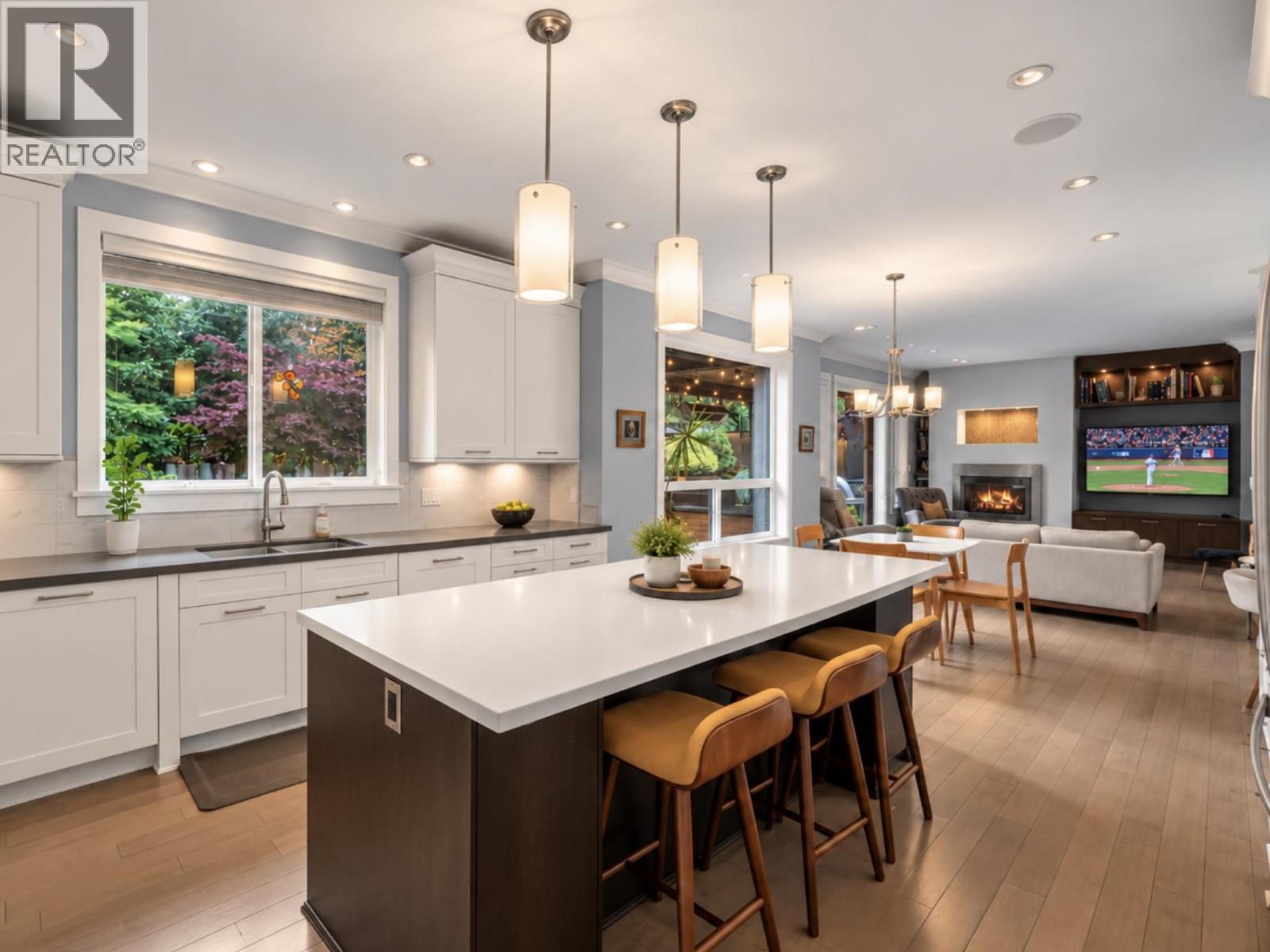 647 E OSBORNE ROAD, North Vancouver - Image 1