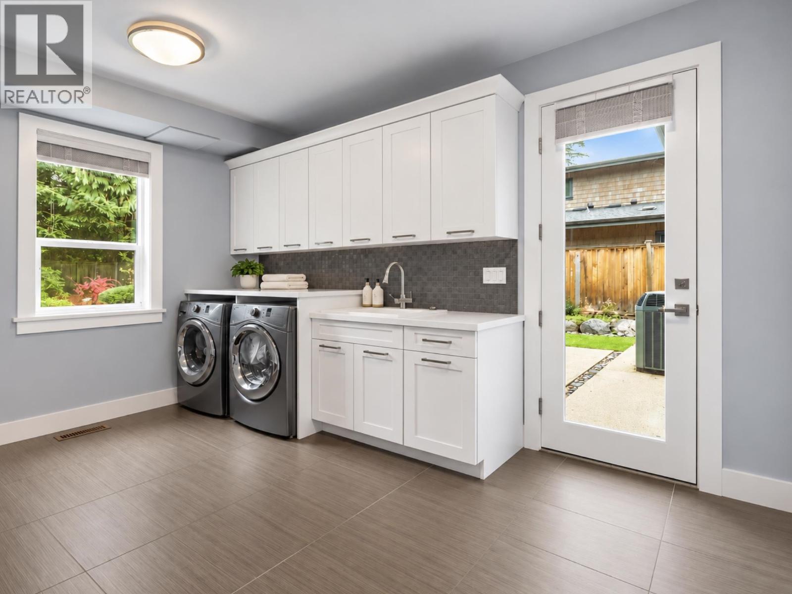 647 E OSBORNE ROAD, North Vancouver - Image 1