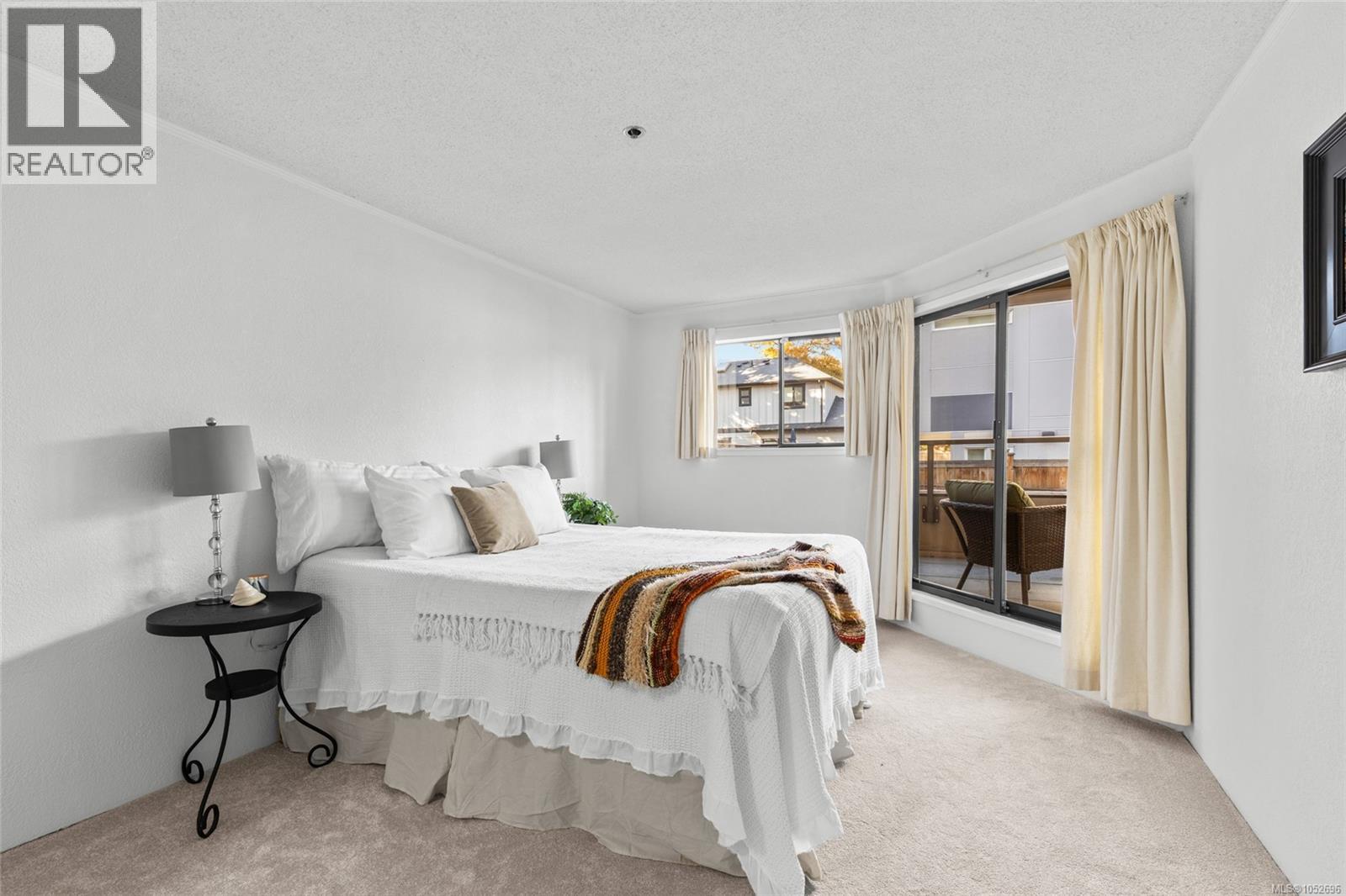 117 1560 Hillside Avenue, Victoria