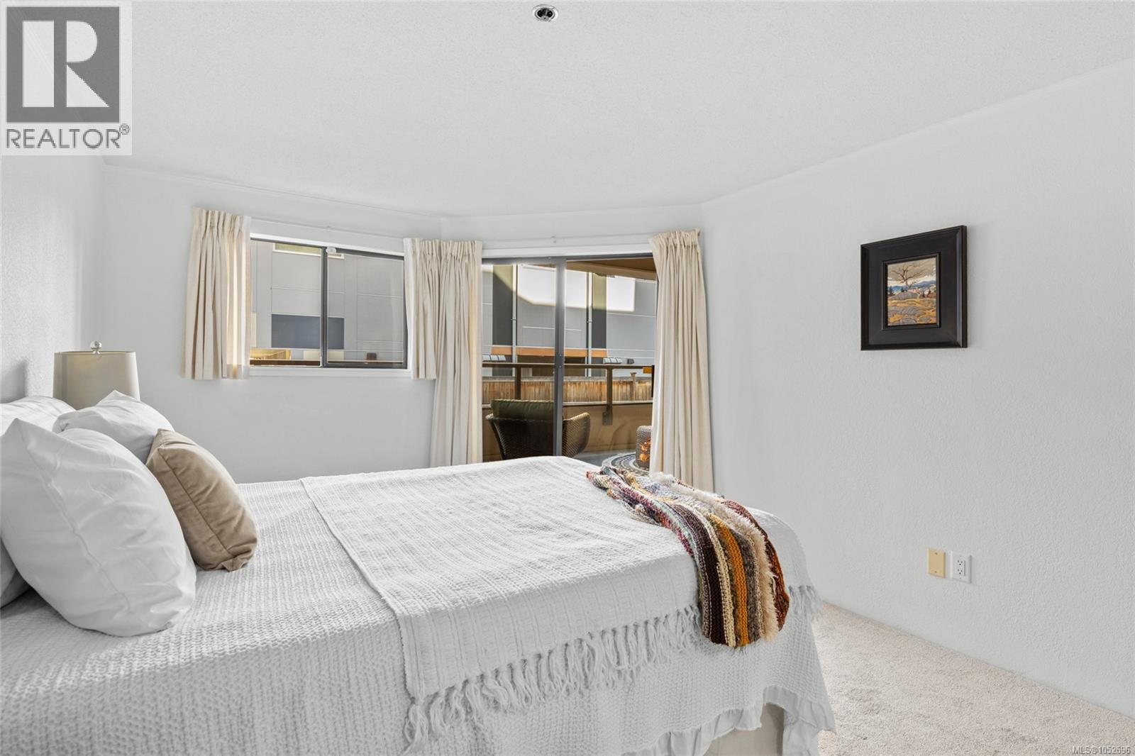 117 1560 Hillside Avenue, Victoria