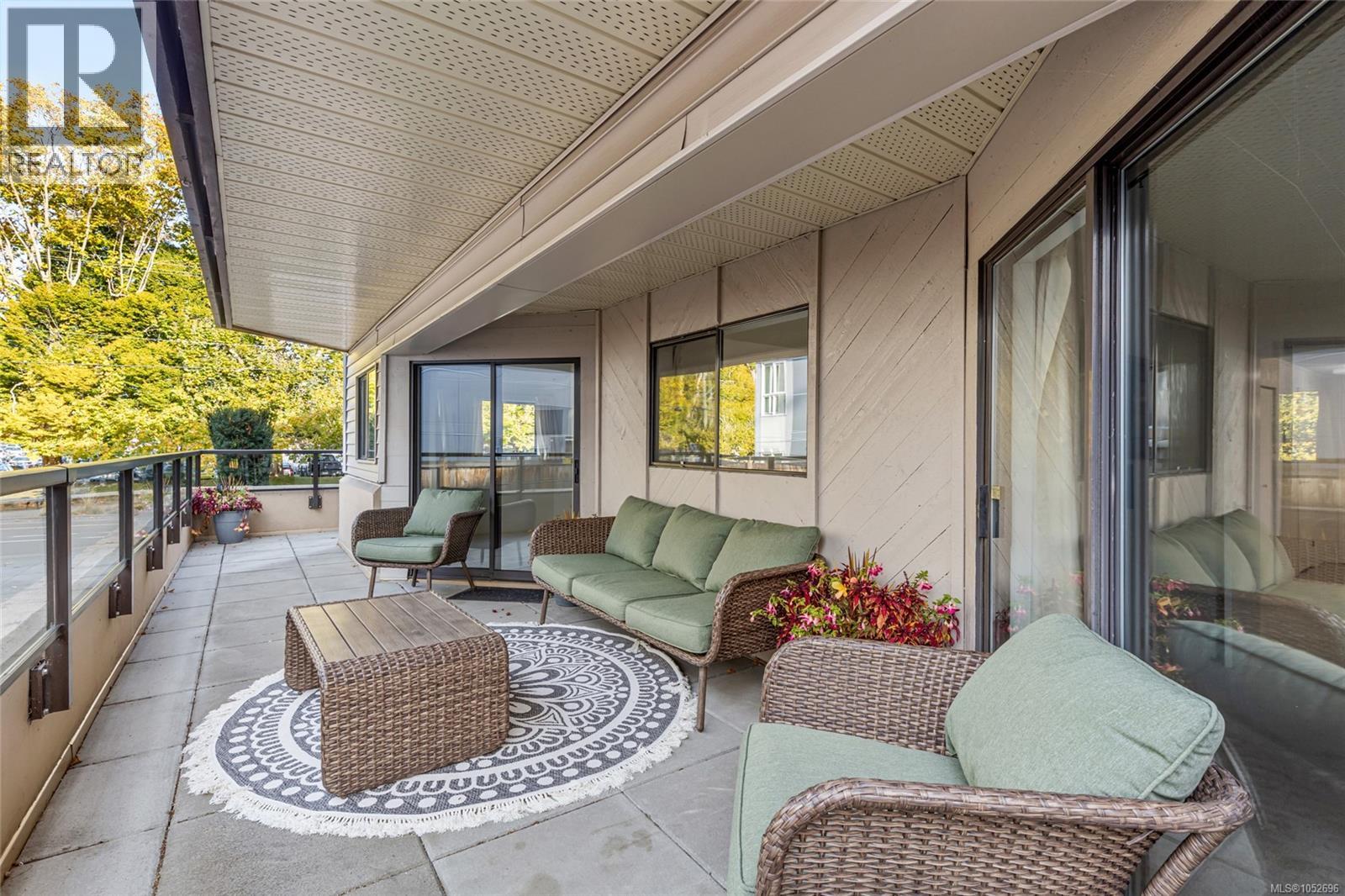 117 1560 Hillside Avenue, Victoria
