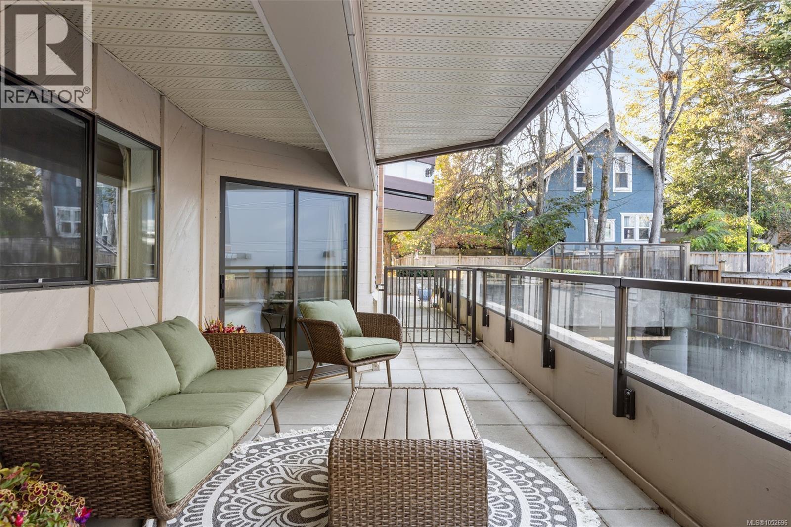 117 1560 Hillside Avenue, Victoria