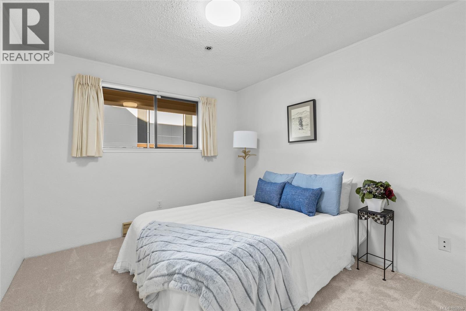 117 1560 Hillside Avenue, Victoria