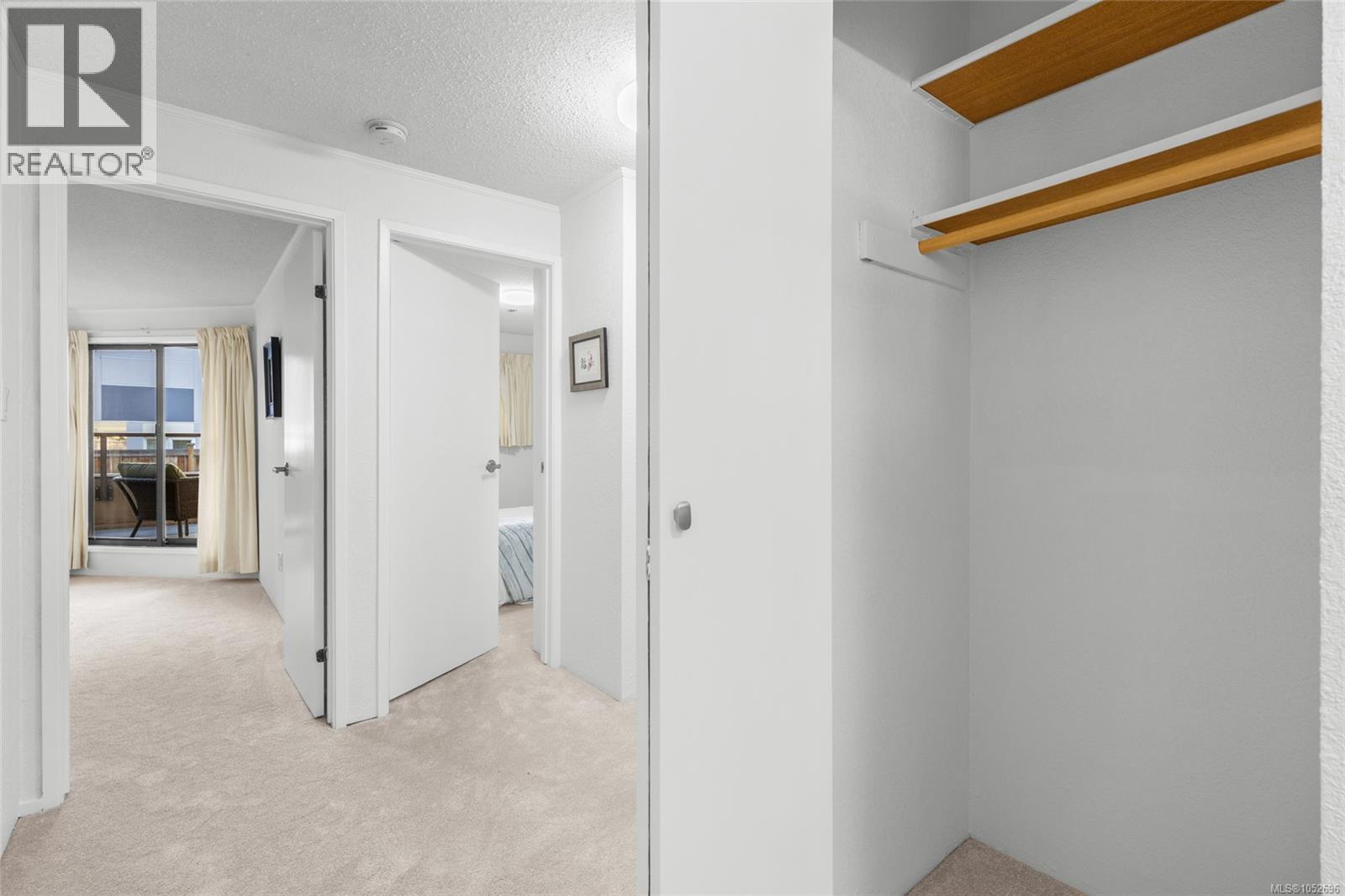 117 1560 Hillside Avenue, Victoria
