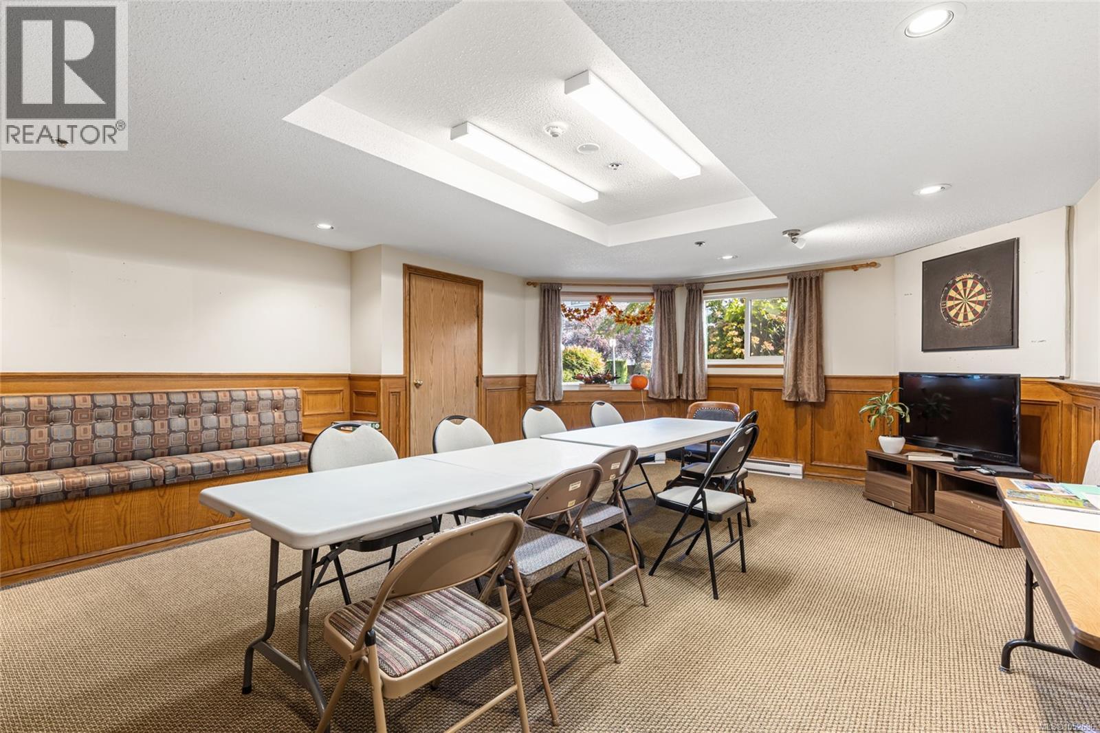 117 1560 Hillside Avenue, Victoria
