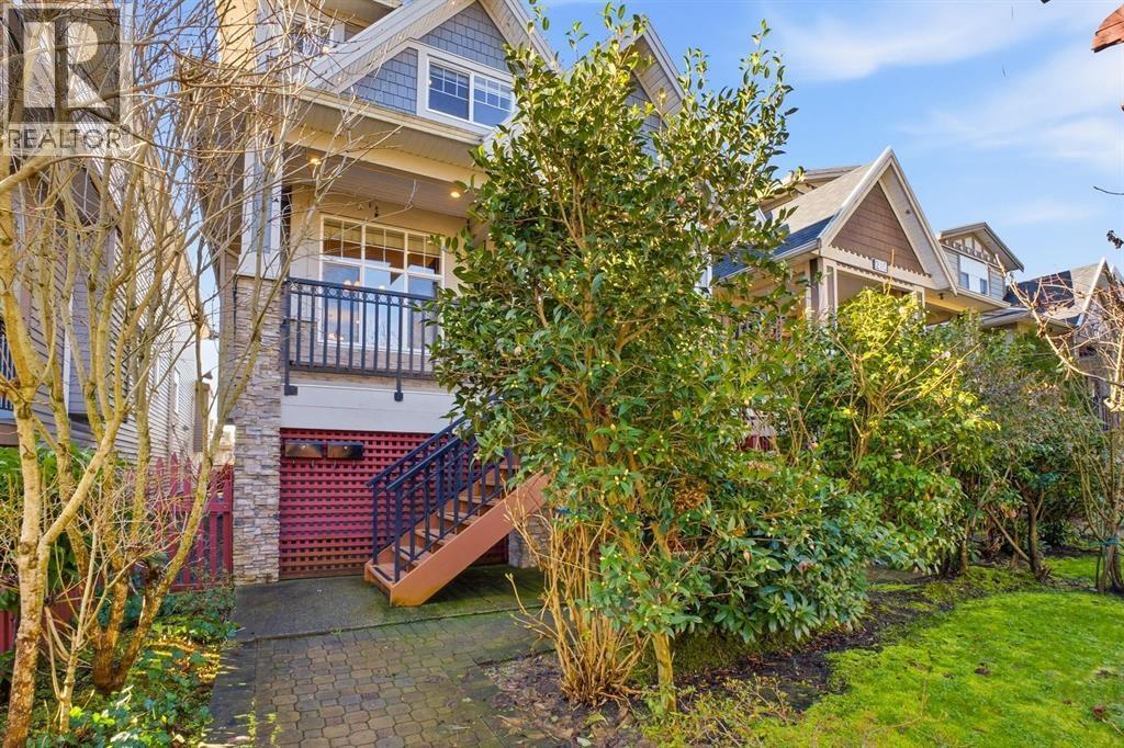 208 HUME STREET, New Westminster - Image 1