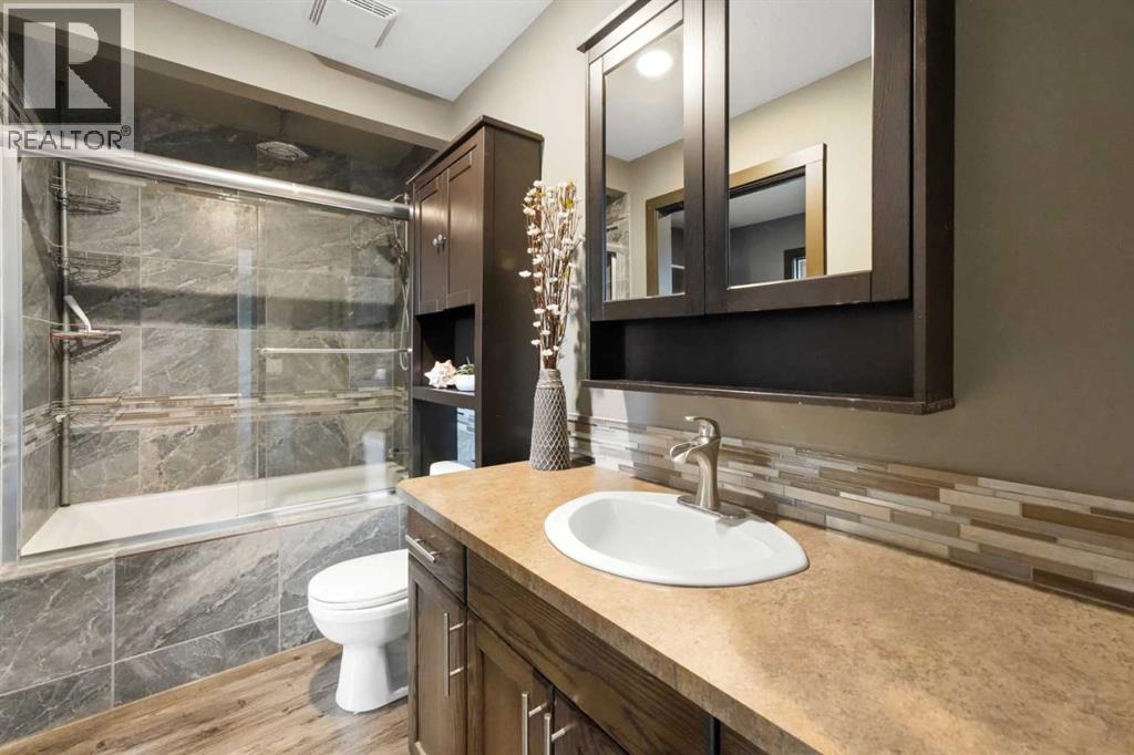 4-pc Bathroom w/ Rain Shower
