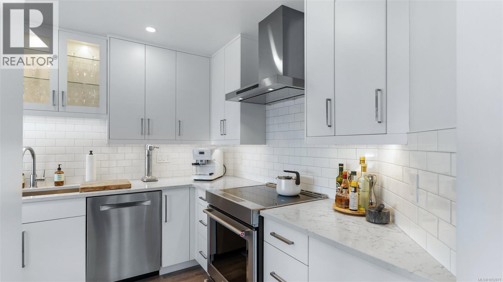 502 6880 Wallace Dr, Central Saanich - Image 1
