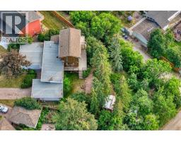 4pc Bathroom - 15 Glenview Drive Sw, Calgary, AB T3E4H4 Photo 12