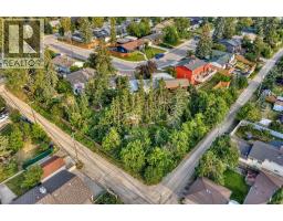 Primary Bedroom - 15 Glenview Drive Sw, Calgary, AB T3E4H4 Photo 13