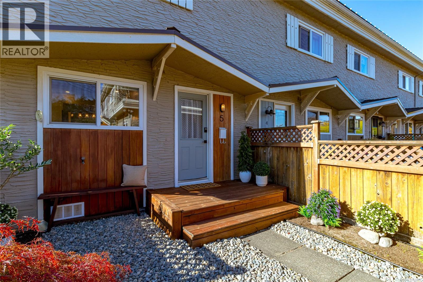 5 10145 Third St, Sidney - Image 1