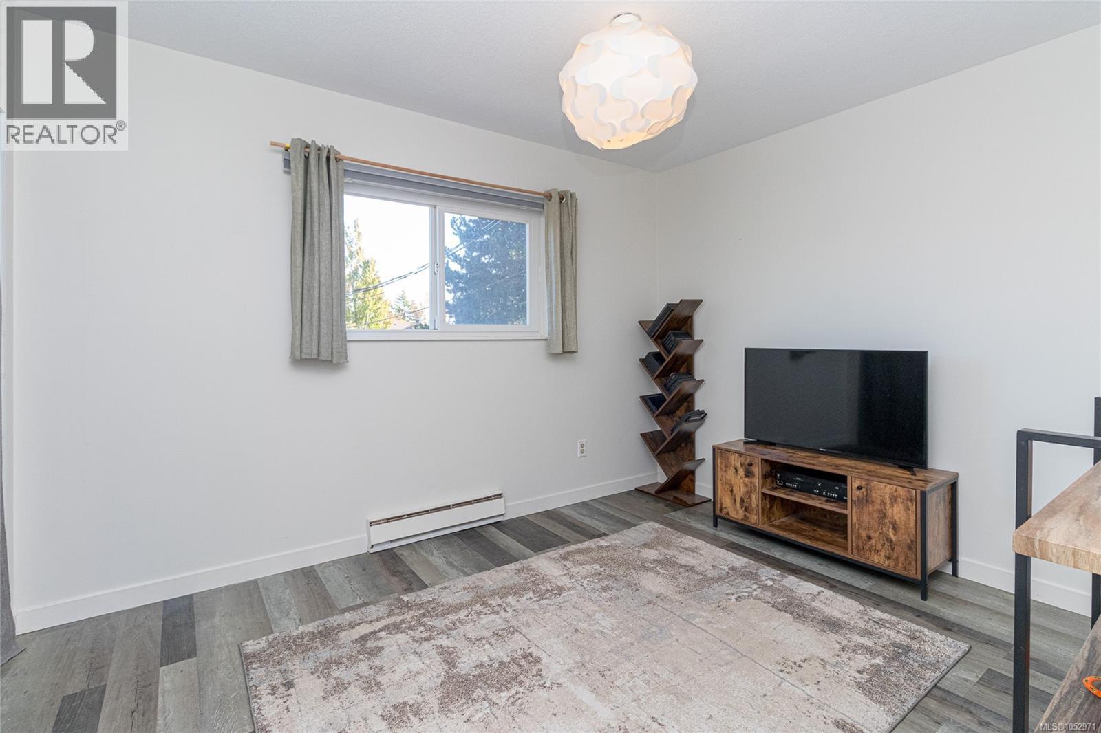 #5 10145 Third St - 17