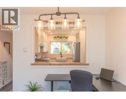 Living room - 5 10145 Third St, Sidney, BC V8L3B5 Photo 10