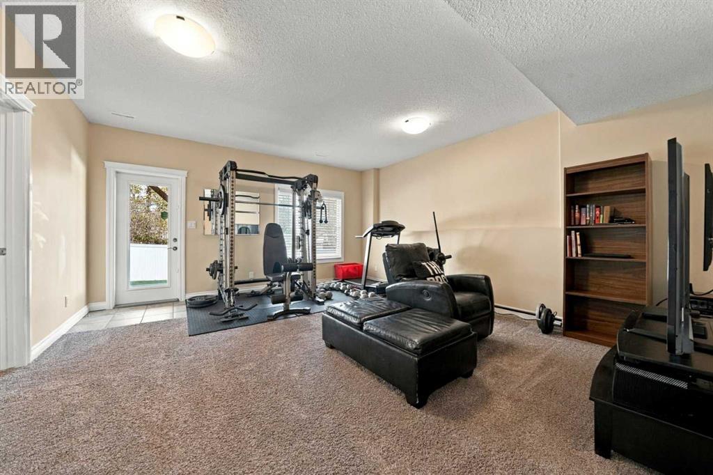 Family Room w/ Walkout Basement