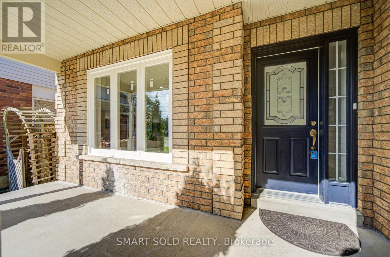 32 Brockman Crescent, Ajax, ON photo 3