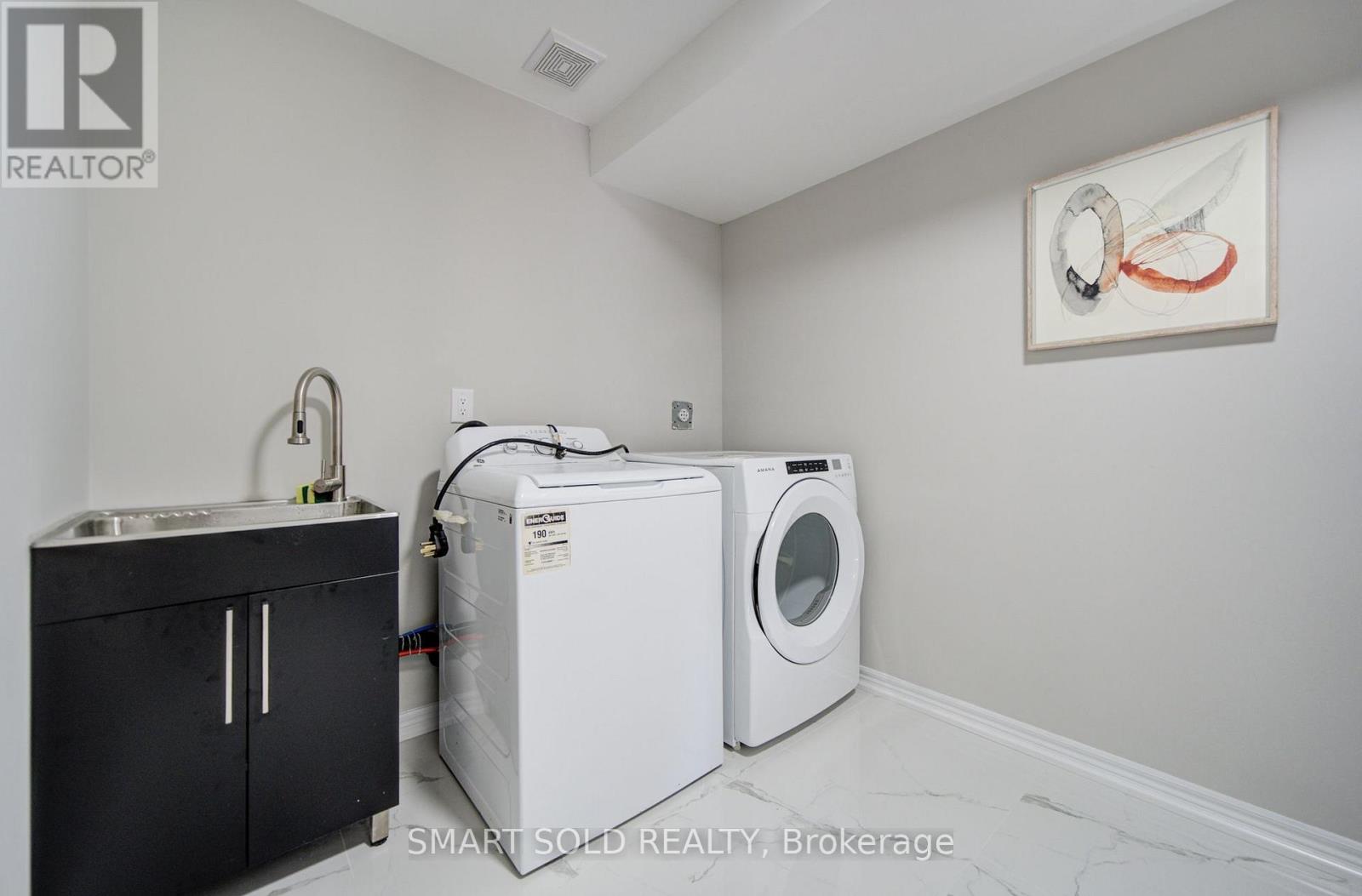 32 Brockman Crescent, Ajax, ON photo 8