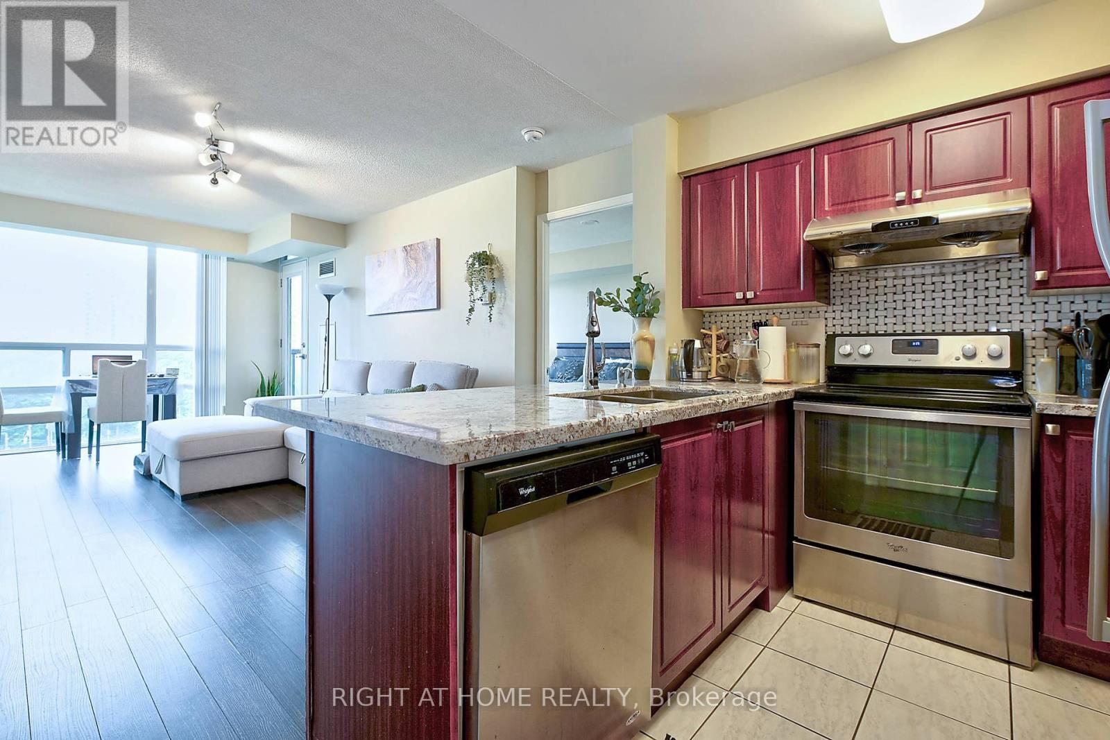 1612- 68 Grangeway Avenue, Toronto, ON photo 3