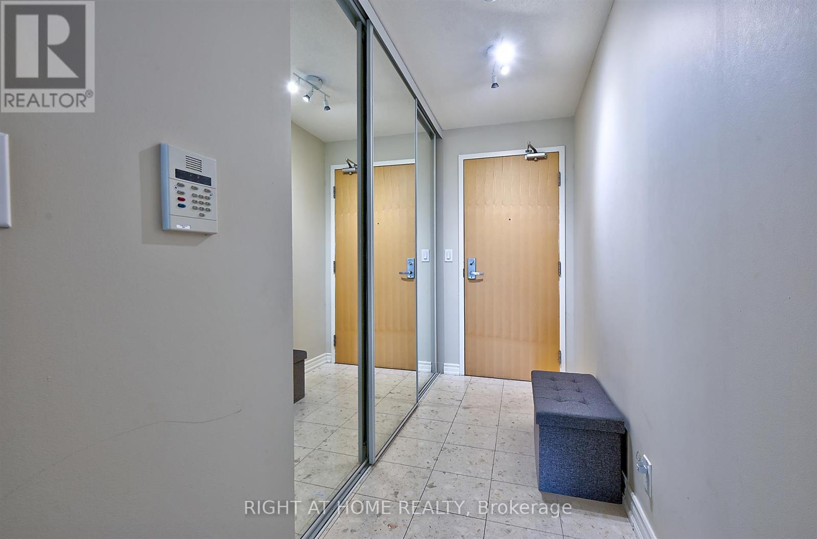 1612- 68 Grangeway Avenue, Toronto, ON photo 5