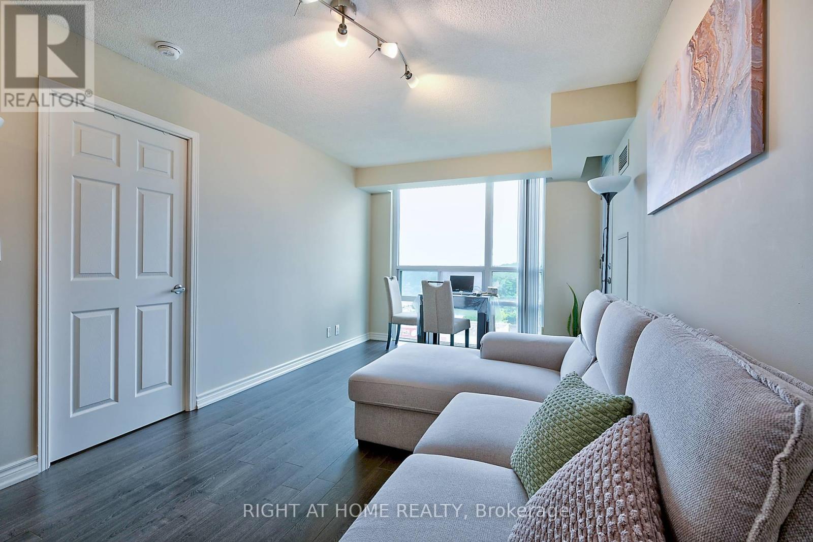 1612- 68 Grangeway Avenue, Toronto, ON photo 7